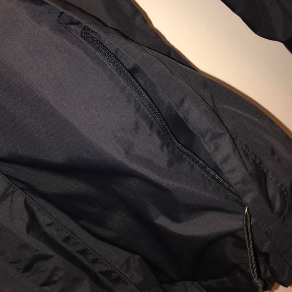North face windbreaker - Picture 5 of 6